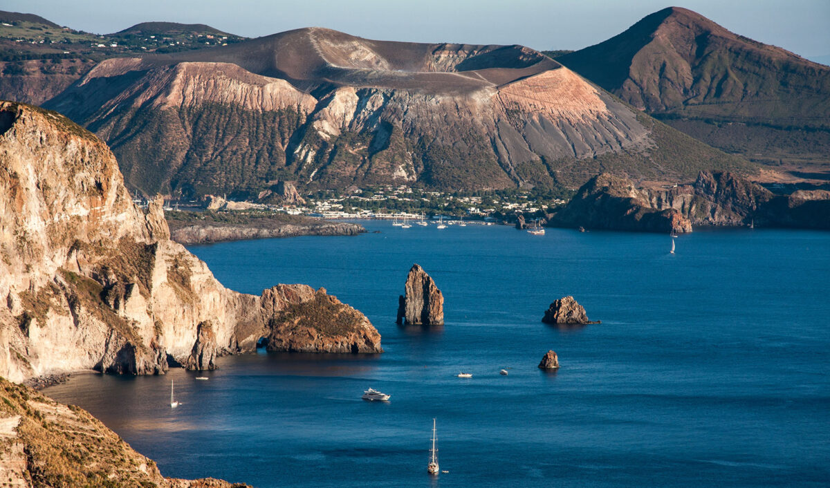 Escursione in barca alle Isole Eolie